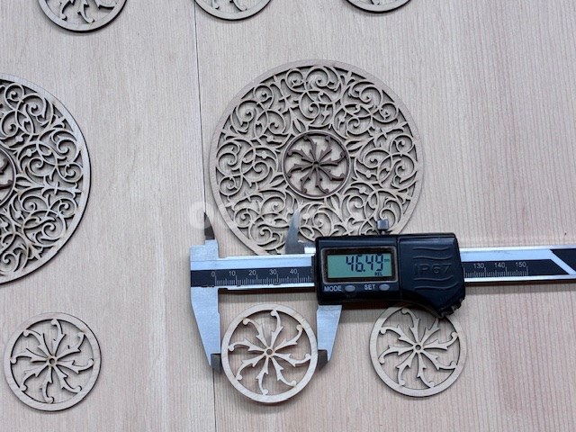 100-50 Maple Oud Rosette